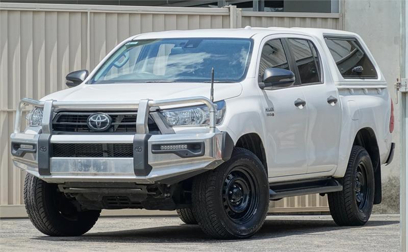 2021 TOYOTA HILUX DOUBLE CAB P/UP SR (4x4) GUN126R