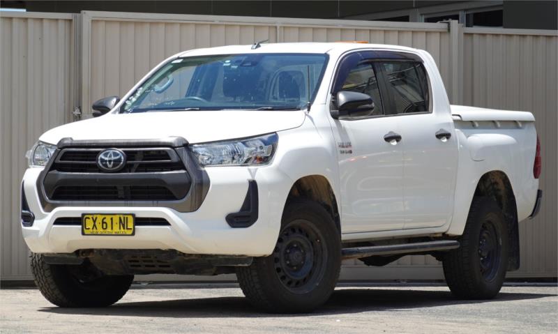 2020 TOYOTA HILUX DOUBLE CAB P/UP SR (4x4) GUN126R FACELIFT
