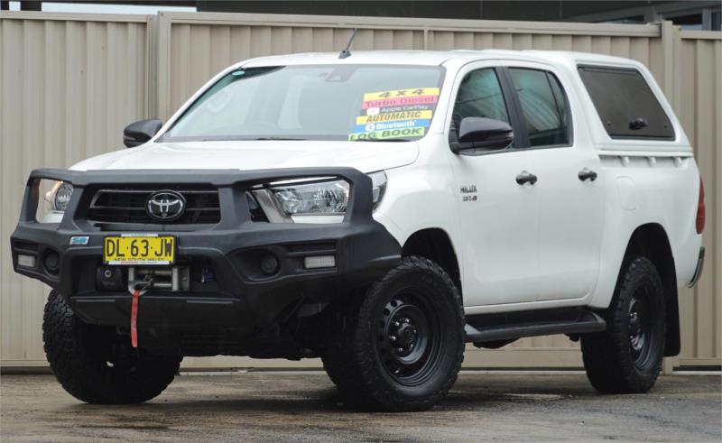 2020 TOYOTA HILUX DOUBLE CAB P/UP SR (4x4) GUN126R FACELIFT
